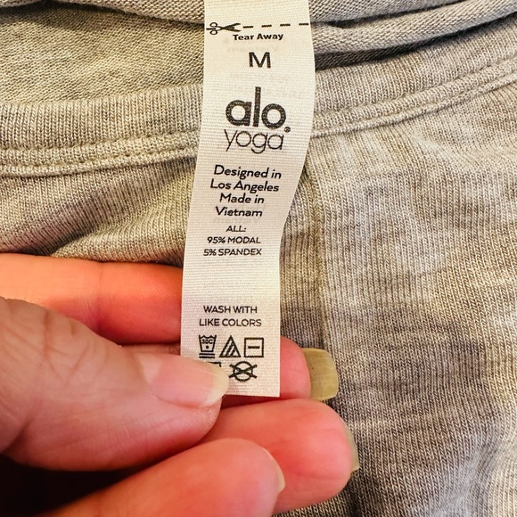 Alo yoga top - Picture 7 of 8